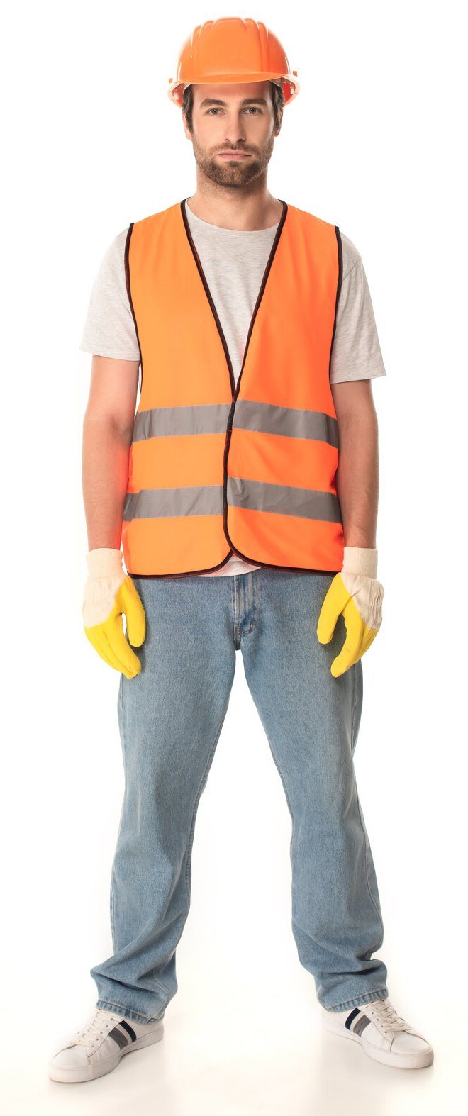 Trabajador de pie con casco, chaleco reflectivo y guantes, visto de frente